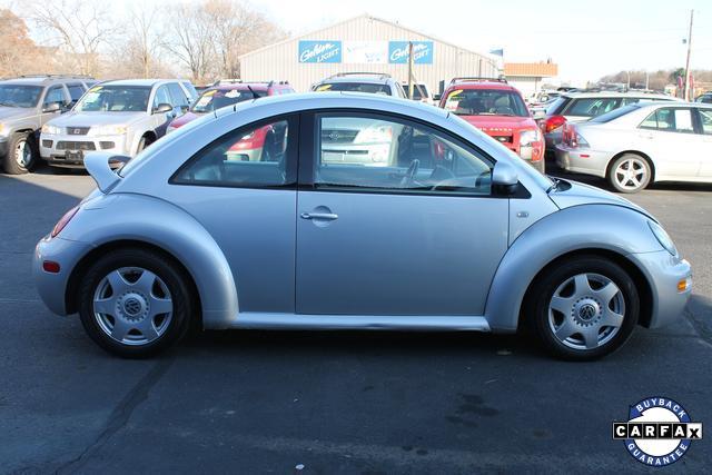 2000 Volkswagen New Beetle FWD 4dr Sport