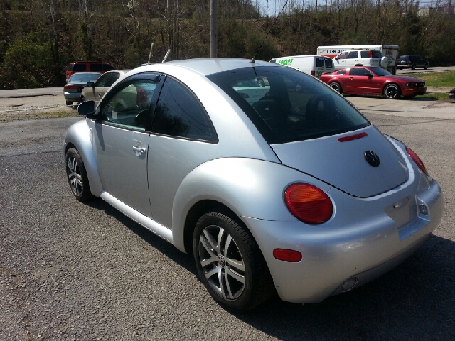 2000 Volkswagen New Beetle S Sedan