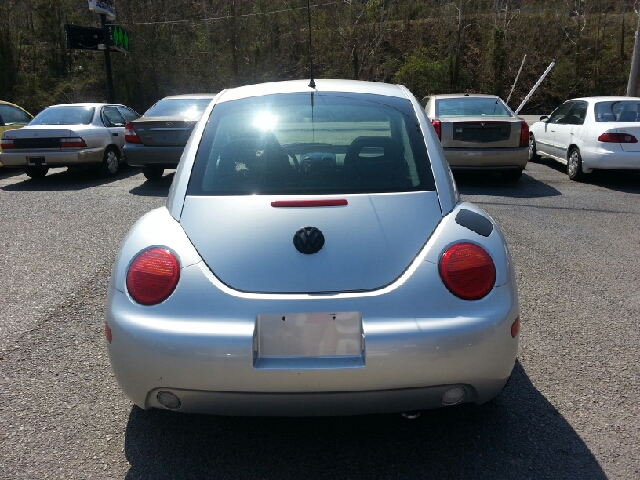 2000 Volkswagen New Beetle S Sedan
