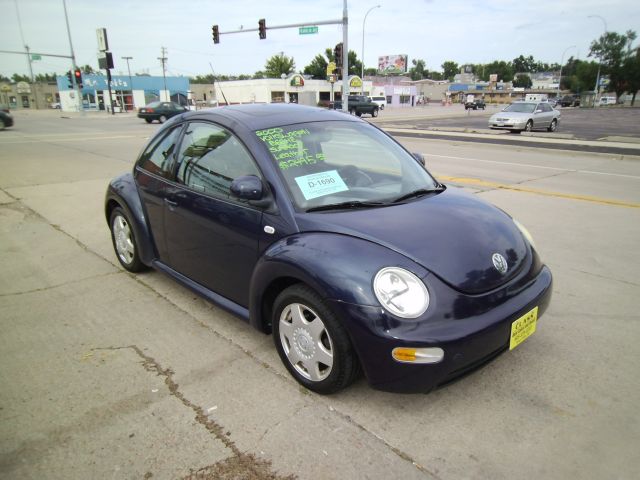 2000 Volkswagen New Beetle Quad Cab 4x2 Shortbox XLT