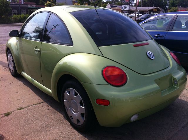 2001 Volkswagen New Beetle S Sedan