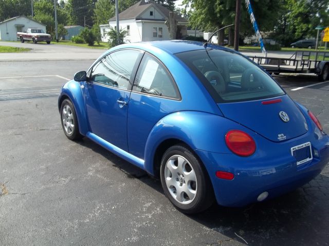 2001 Volkswagen New Beetle Quad Cab 4x2 Shortbox XLT
