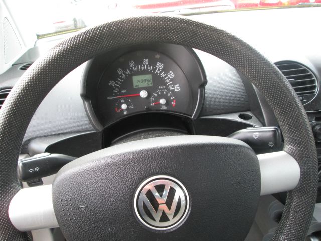 2001 Volkswagen New Beetle S Sedan