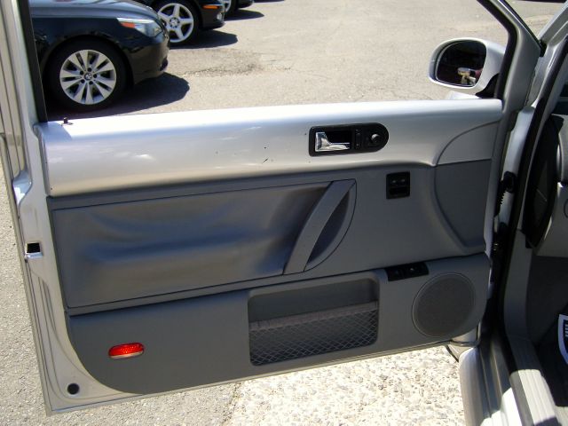 2001 Volkswagen New Beetle Quad Cab 4x2 Shortbox XLT