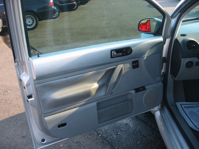 2001 Volkswagen New Beetle 4dr 112 WB AWD