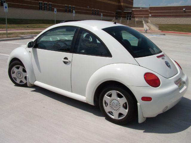 2001 Volkswagen New Beetle Quad Cab 4x2 Shortbox XLT