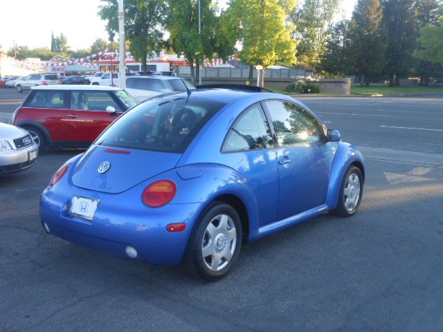 2001 Volkswagen New Beetle Quad Cab 4x2 Shortbox XLT