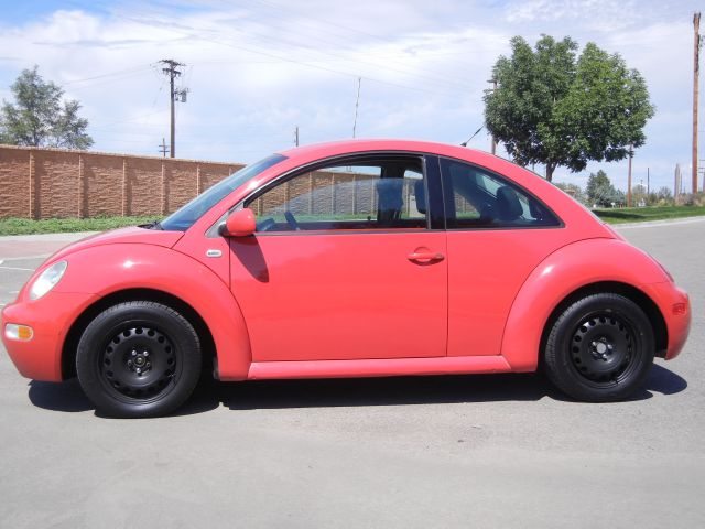 2001 Volkswagen New Beetle S Sedan