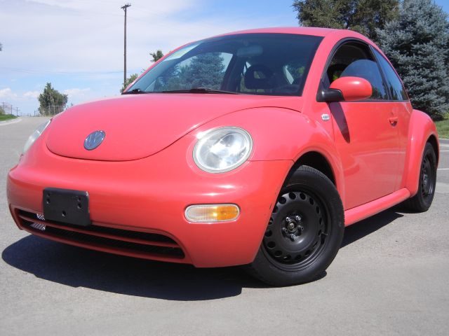2001 Volkswagen New Beetle S Sedan