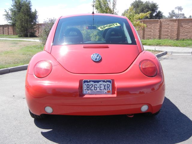 2001 Volkswagen New Beetle S Sedan