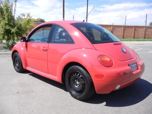 2001 Volkswagen New Beetle S Sedan