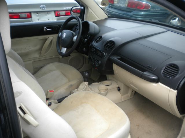 2001 Volkswagen New Beetle Quad Cab 4x2 Shortbox XLT