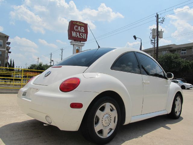 2001 Volkswagen New Beetle Quad Cab 4x2 Shortbox XLT