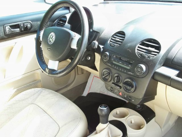 2001 Volkswagen New Beetle Quad Cab 4x2 Shortbox XLT