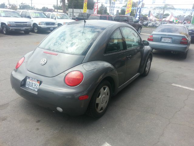 2001 Volkswagen New Beetle Quad Cab 4x2 Shortbox XLT