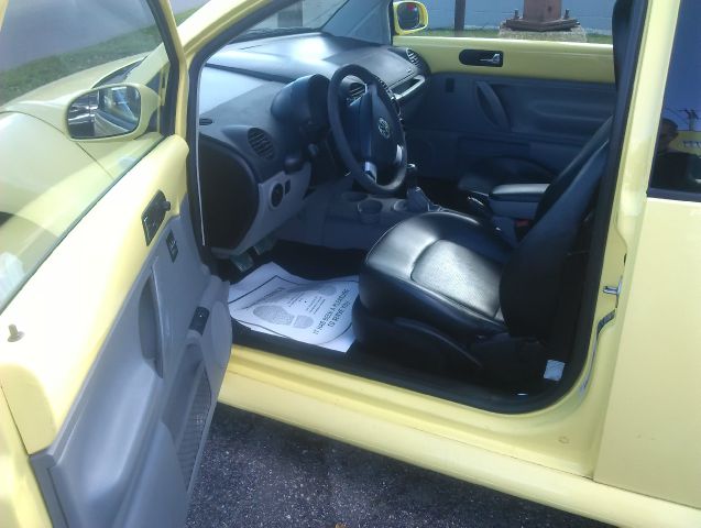 2001 Volkswagen New Beetle Quad Cab 4x2 Shortbox XLT