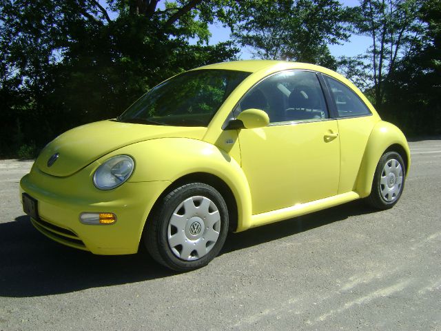 2001 Volkswagen New Beetle S Sedan