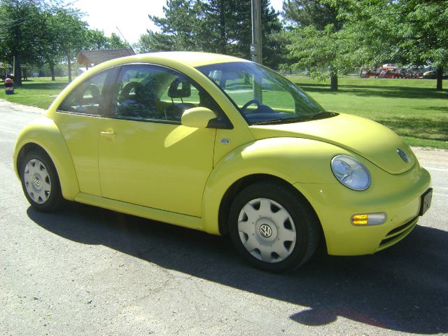 2001 Volkswagen New Beetle S Sedan