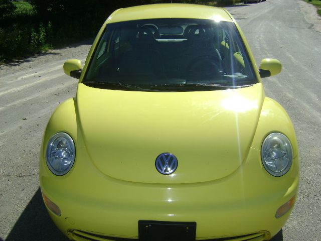 2001 Volkswagen New Beetle S Sedan
