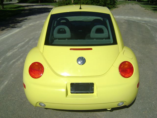 2001 Volkswagen New Beetle S Sedan