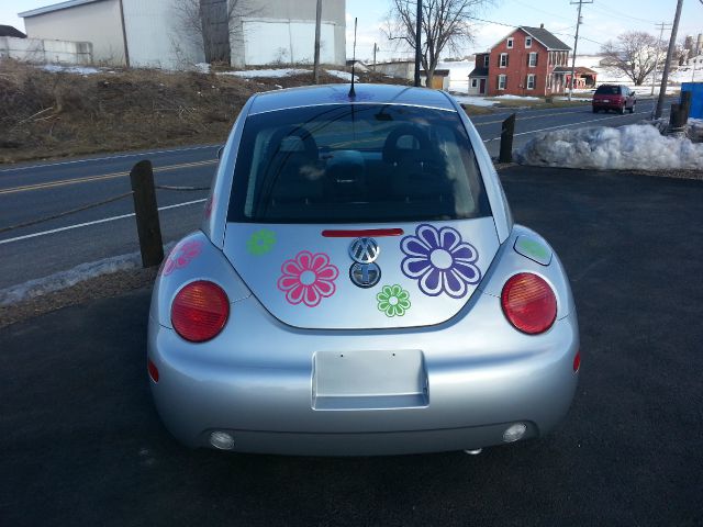 2001 Volkswagen New Beetle S Sedan