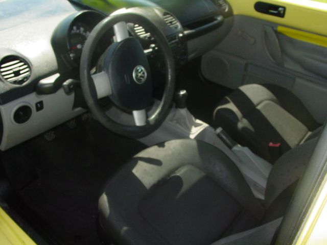 2001 Volkswagen New Beetle S Sedan