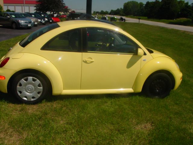 2001 Volkswagen New Beetle S Sedan