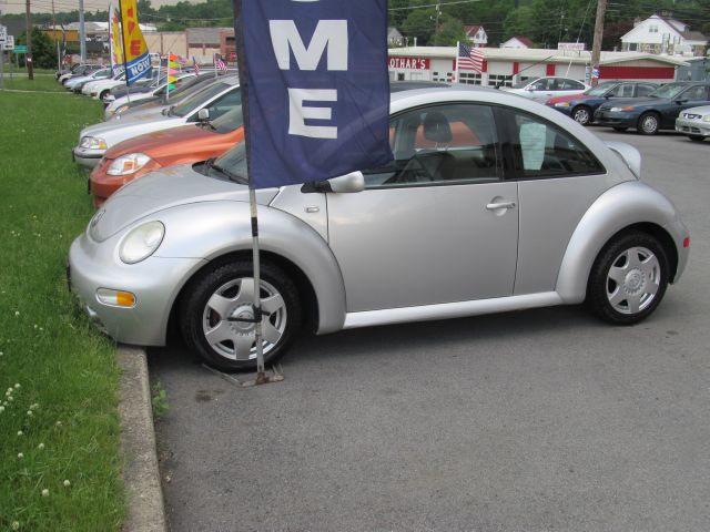 2001 Volkswagen New Beetle Quad Cab 4x2 Shortbox XLT