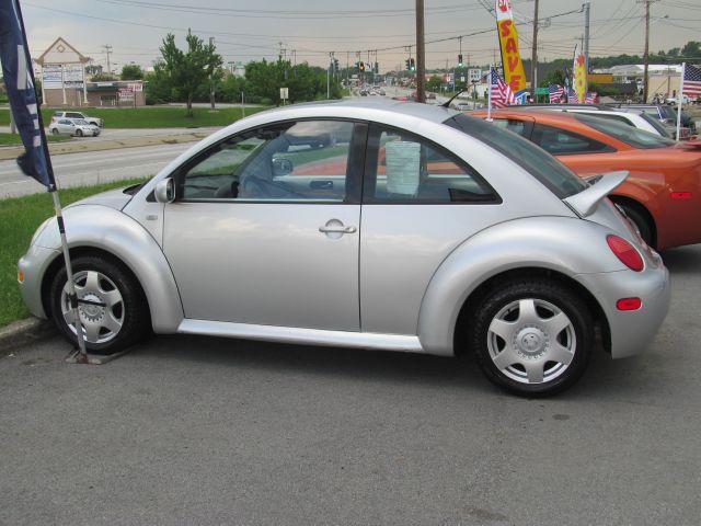 2001 Volkswagen New Beetle Quad Cab 4x2 Shortbox XLT