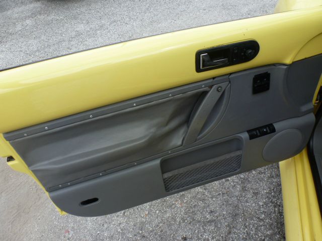 2001 Volkswagen New Beetle Quad Cab 4x2 Shortbox XLT