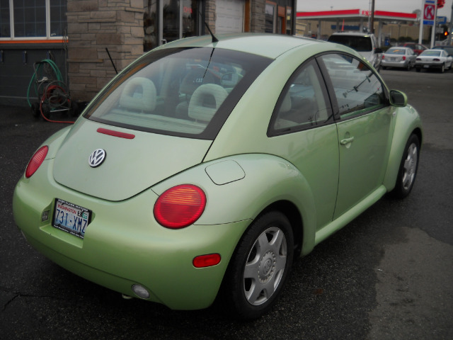 2001 Volkswagen New Beetle Quad Cab 4x2 Shortbox XLT