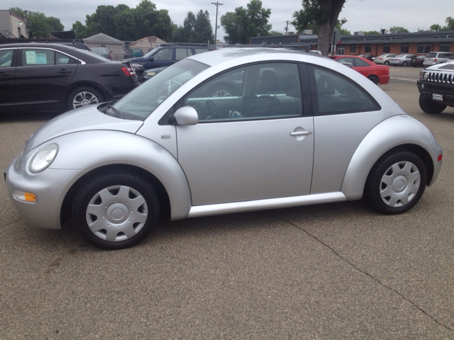 2001 Volkswagen New Beetle S Sedan