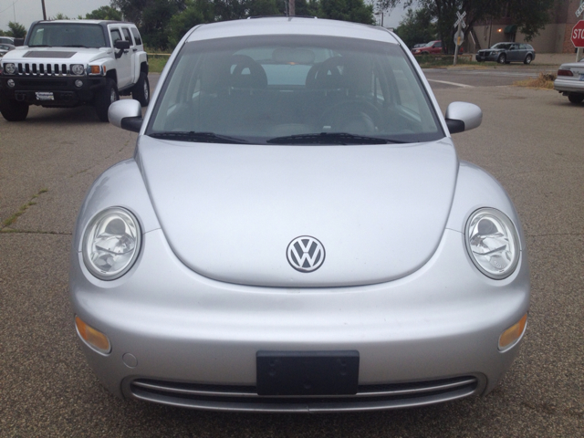 2001 Volkswagen New Beetle S Sedan