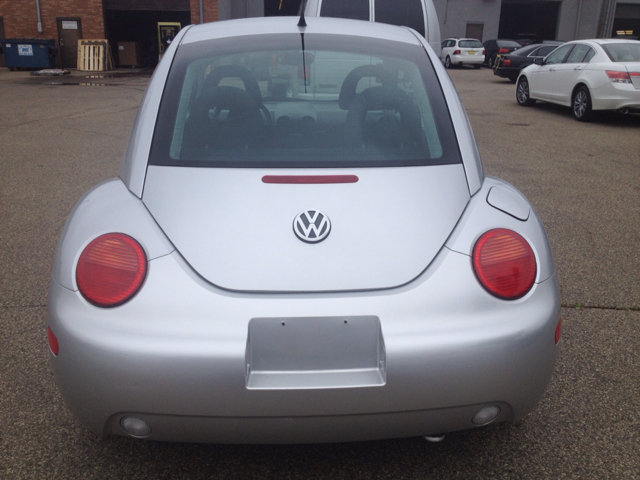 2001 Volkswagen New Beetle S Sedan