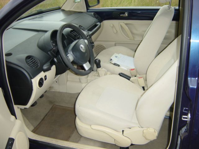 2001 Volkswagen New Beetle S Sedan