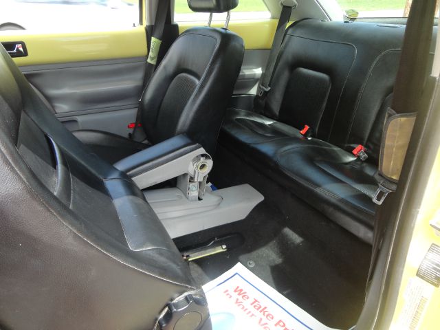 2001 Volkswagen New Beetle Quad Cab 4x2 Shortbox XLT