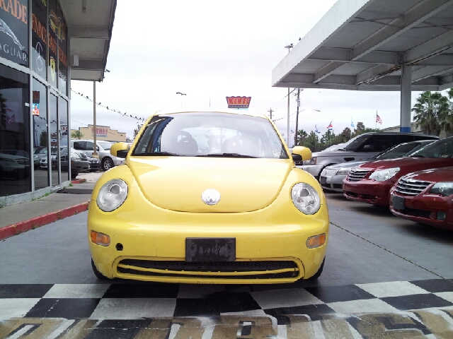 2002 Volkswagen New Beetle S Sedan