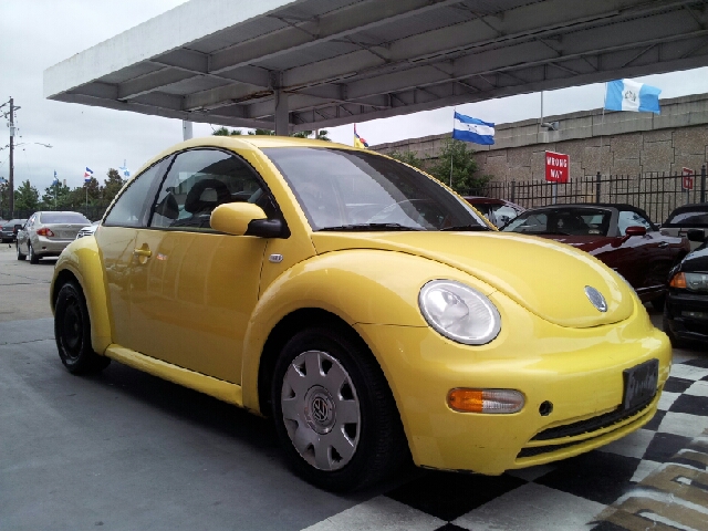 2002 Volkswagen New Beetle S Sedan