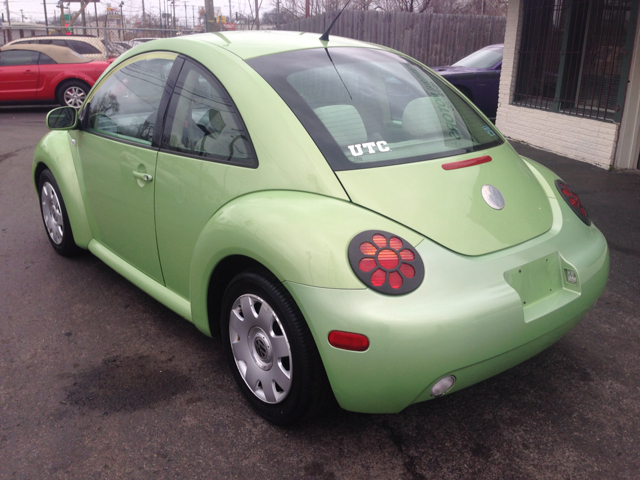 2002 Volkswagen New Beetle Quad Cab 4x2 Shortbox XLT