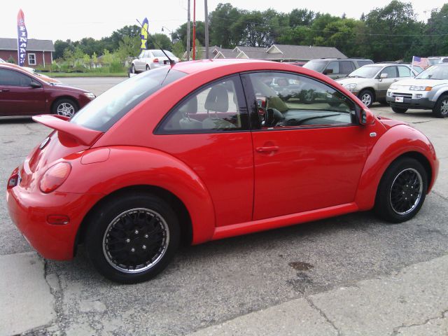 2002 Volkswagen New Beetle S Sedan