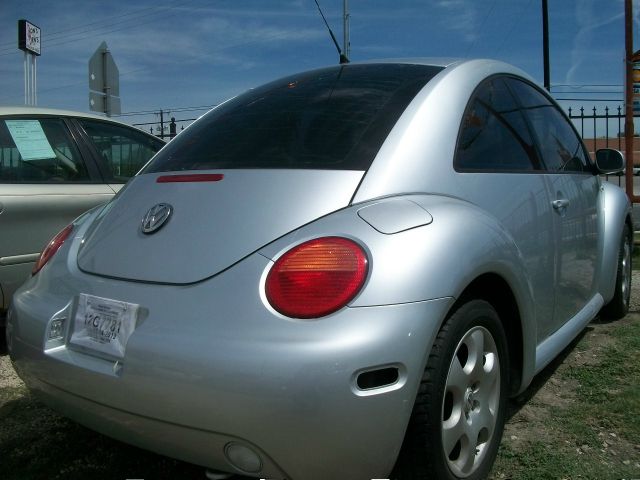 2002 Volkswagen New Beetle Quad Cab 4x2 Shortbox XLT