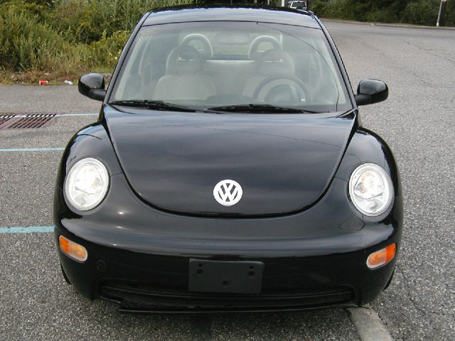 2002 Volkswagen New Beetle S Sedan