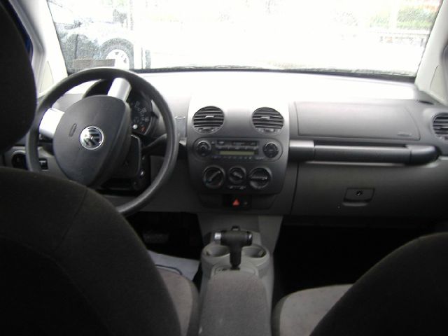 2002 Volkswagen New Beetle Quad Cab 4x2 Shortbox XLT