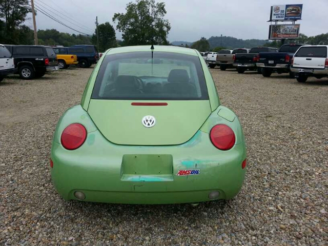 2002 Volkswagen New Beetle FWD 4dr Sport