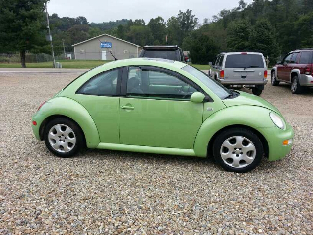 2002 Volkswagen New Beetle FWD 4dr Sport