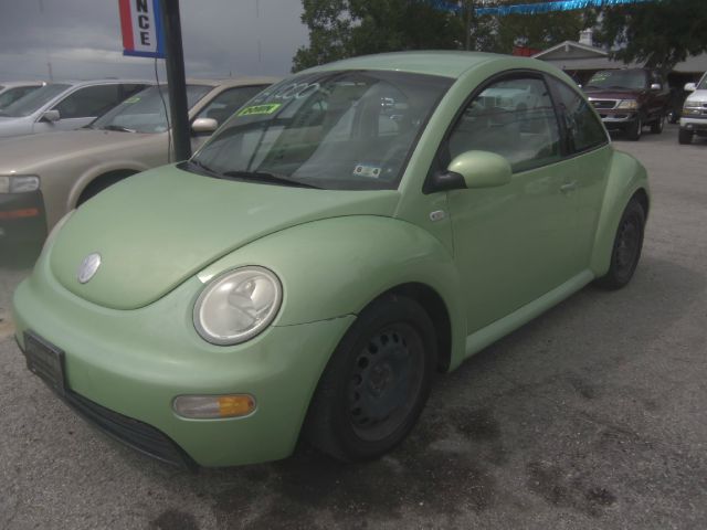 2002 Volkswagen New Beetle S Sedan