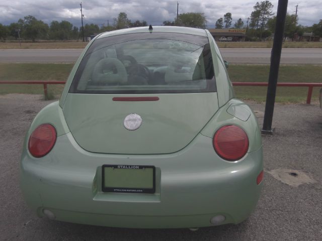 2002 Volkswagen New Beetle S Sedan