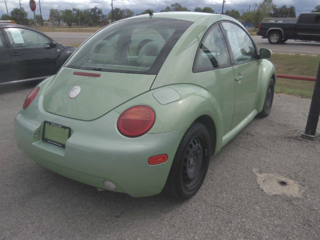 2002 Volkswagen New Beetle S Sedan