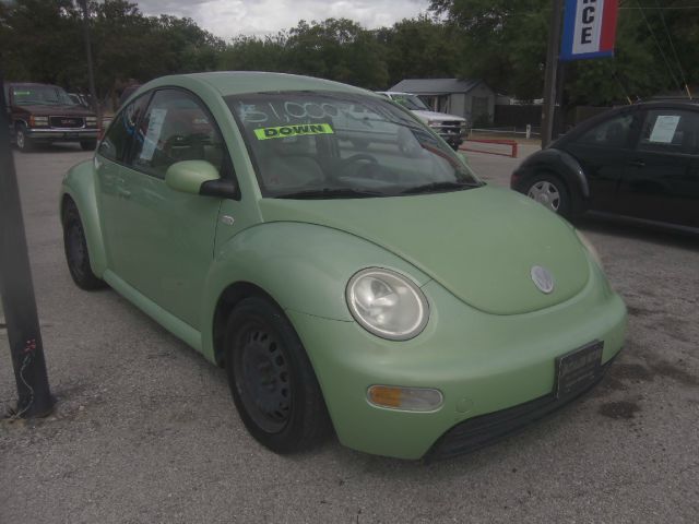 2002 Volkswagen New Beetle S Sedan