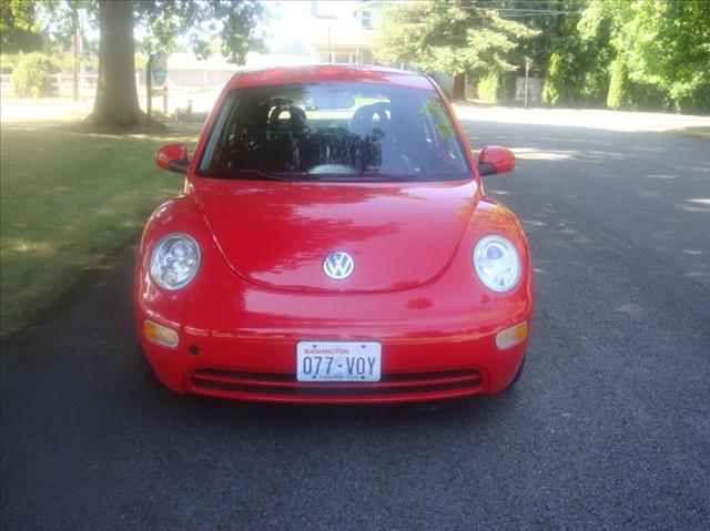 2002 Volkswagen New Beetle S Sedan
